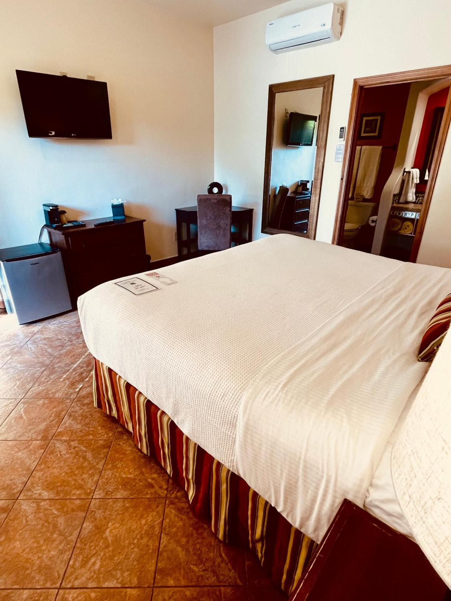 פאלם ספרינגס Los Arboles Hotel מראה חיצוני תמונה