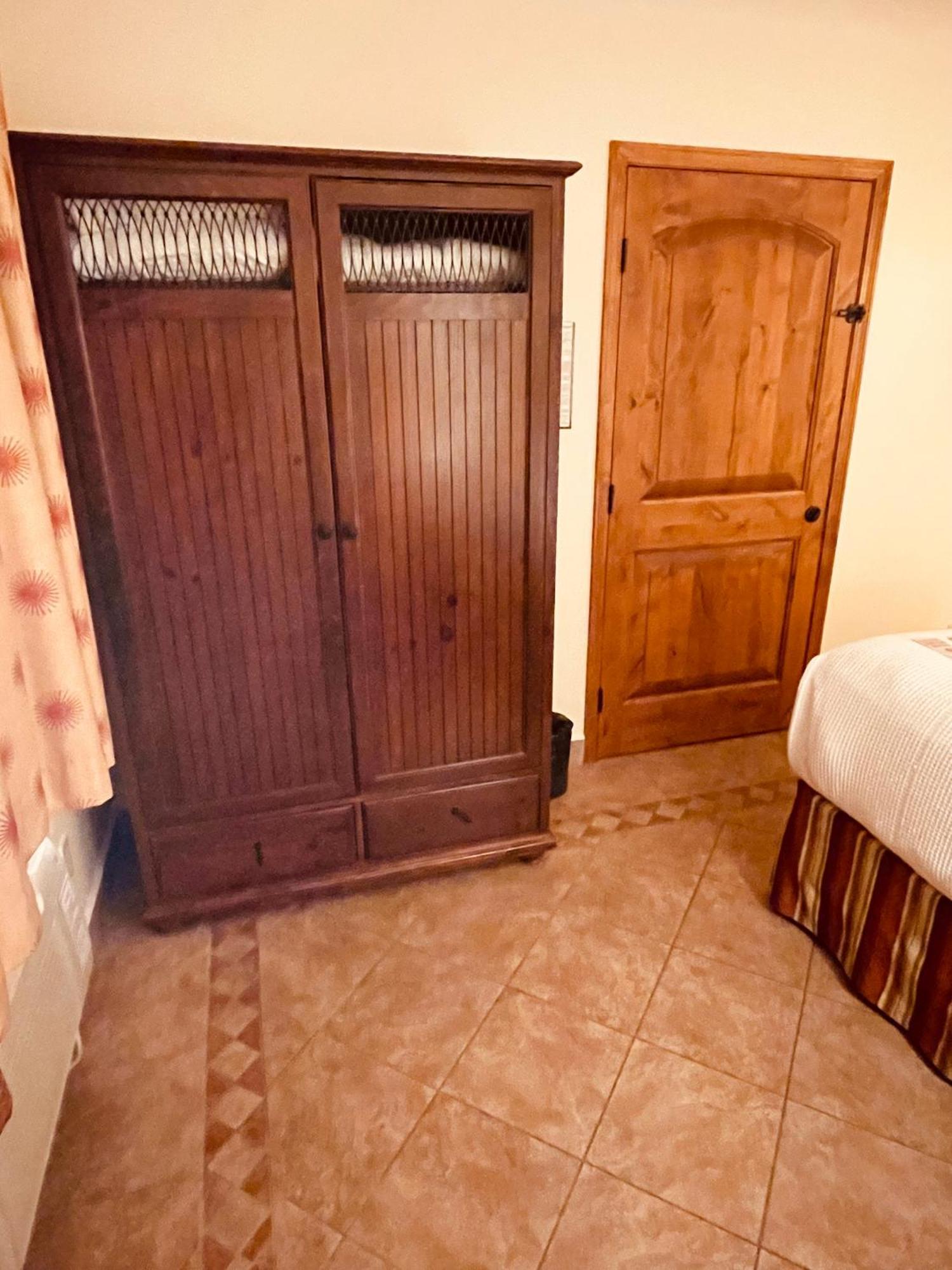 פאלם ספרינגס Los Arboles Hotel מראה חיצוני תמונה