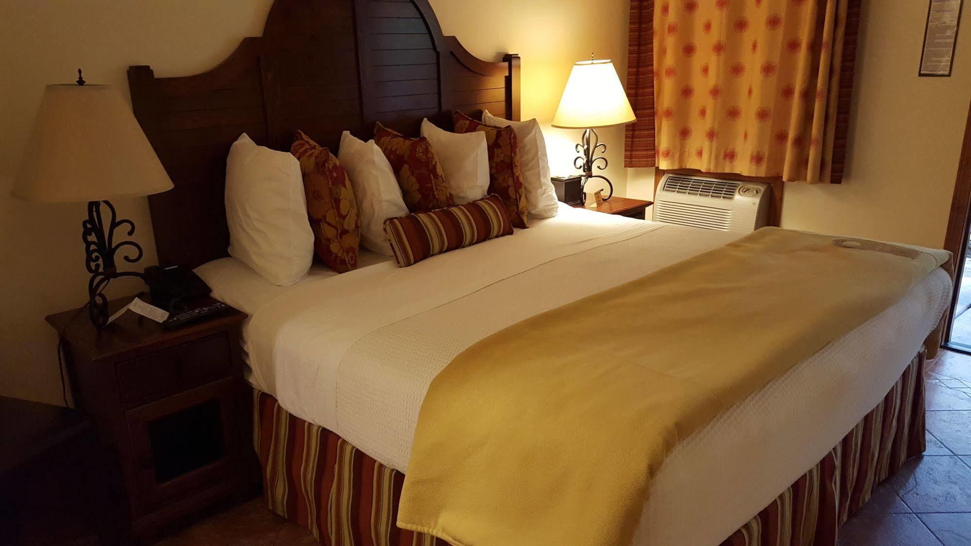 פאלם ספרינגס Los Arboles Hotel מראה חיצוני תמונה